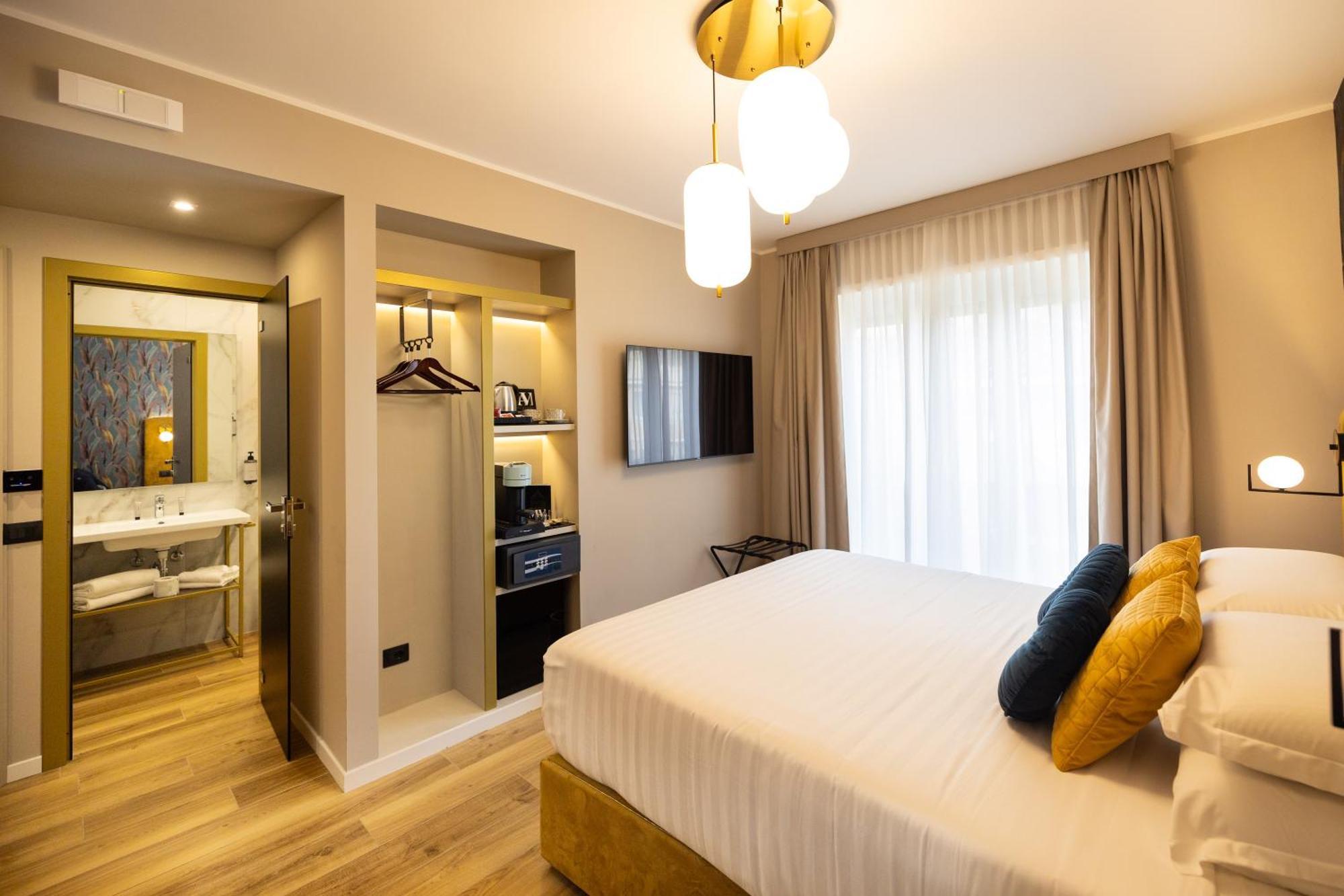 Mavi Luxury Roma